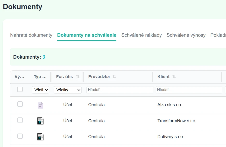 Dokumenty na schválenie – prijaté faktúry sú označené „e“ pri type dokladu.